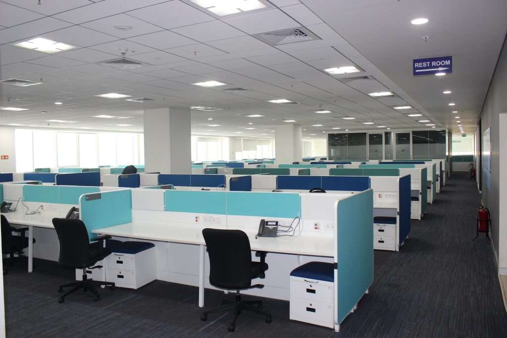 Solid Panel Based Fixed Workstation - Linear